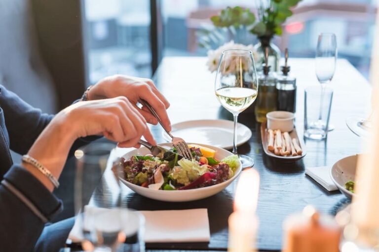 Restaurantes y bares de hoteles ofrecen experiencias gastronómicas para todos