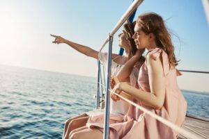 Las excursiones en barco combinan descanso actividades y paisajes durante el verano
