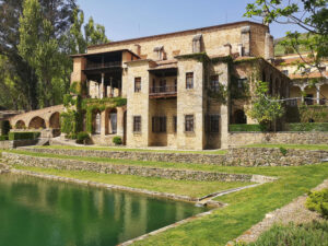 Dormir junto al Monasterio de Yuste: alojamientos únicos