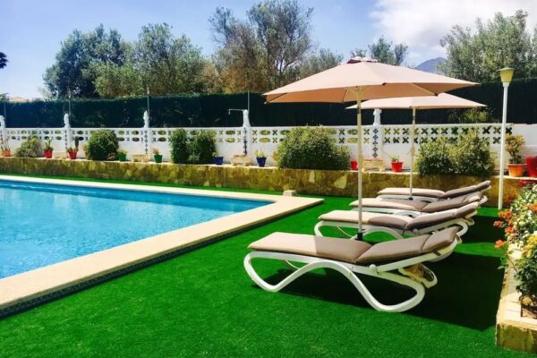 Opciones de alojamiento con piscina en Benidorm para escapadas