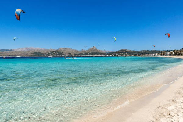 Mallorca windsurf o Kitesurf Mallorca: Te explicamos diferentes opciones de aprender